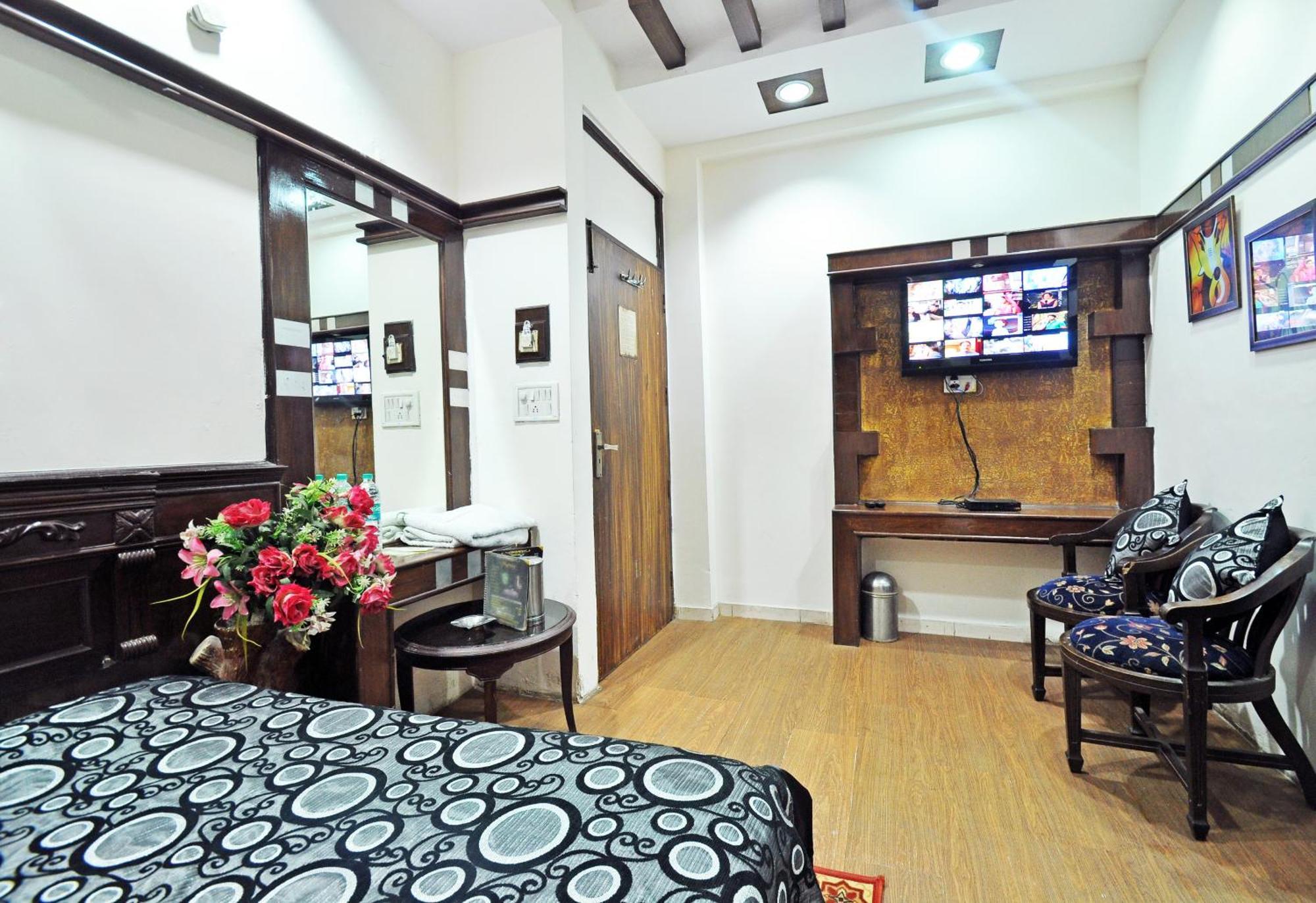 Hotel Shiva Intercontinental - New Delhi Railway Station - Paharganj Buitenkant foto