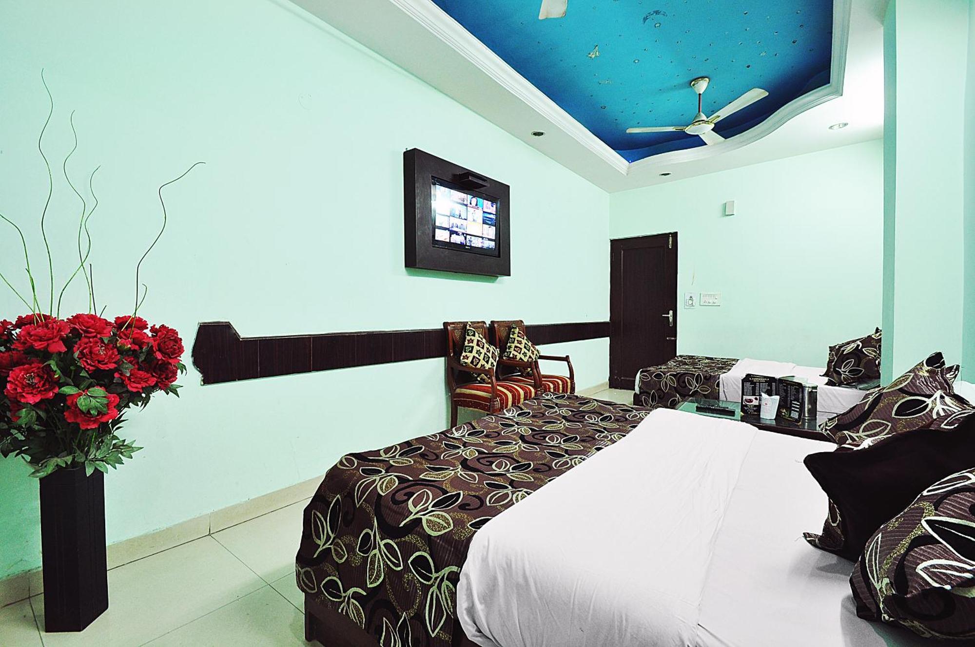 Hotel Shiva Intercontinental - New Delhi Railway Station - Paharganj Buitenkant foto