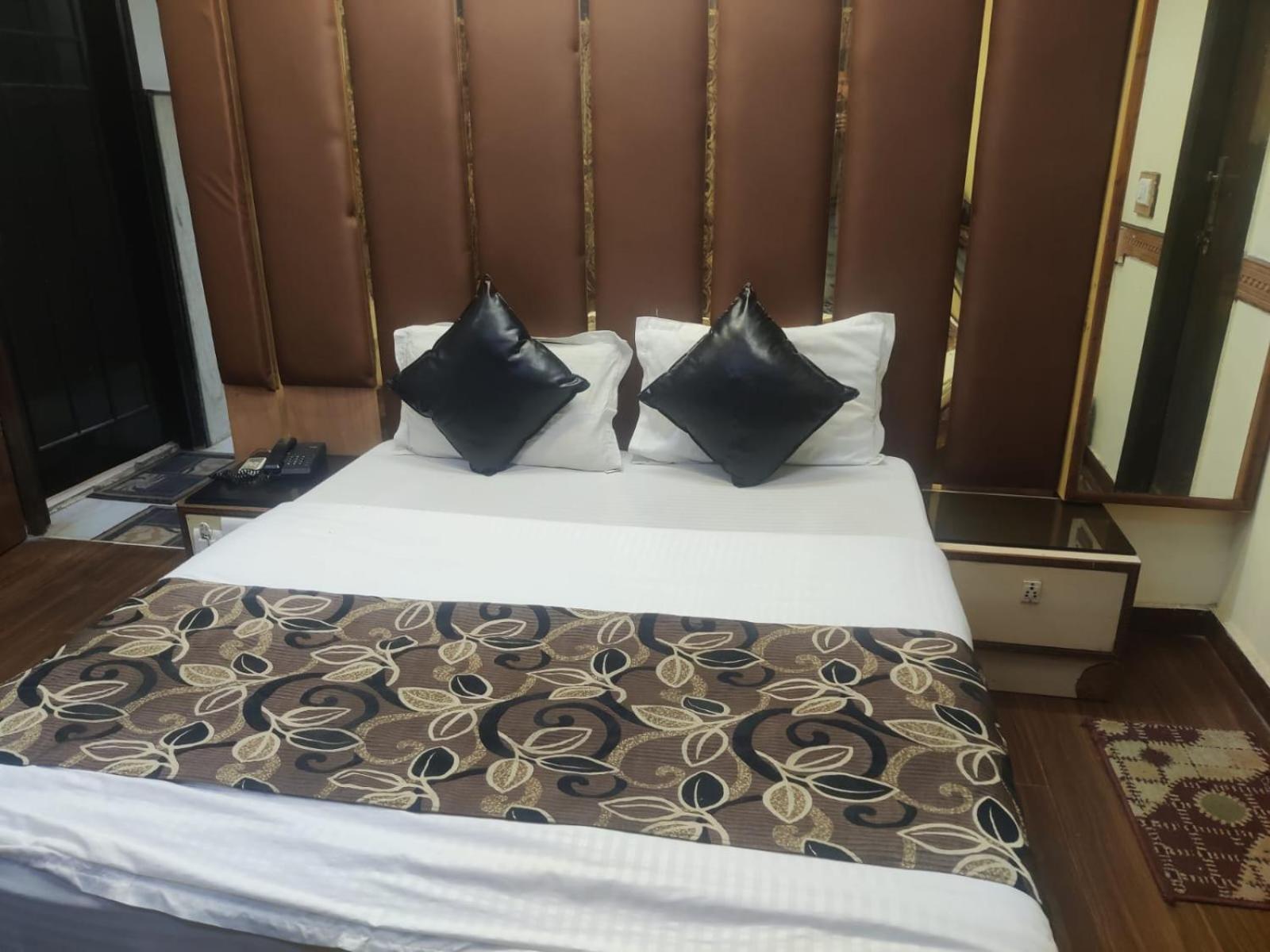 Hotel Shiva Intercontinental - New Delhi Railway Station - Paharganj Buitenkant foto