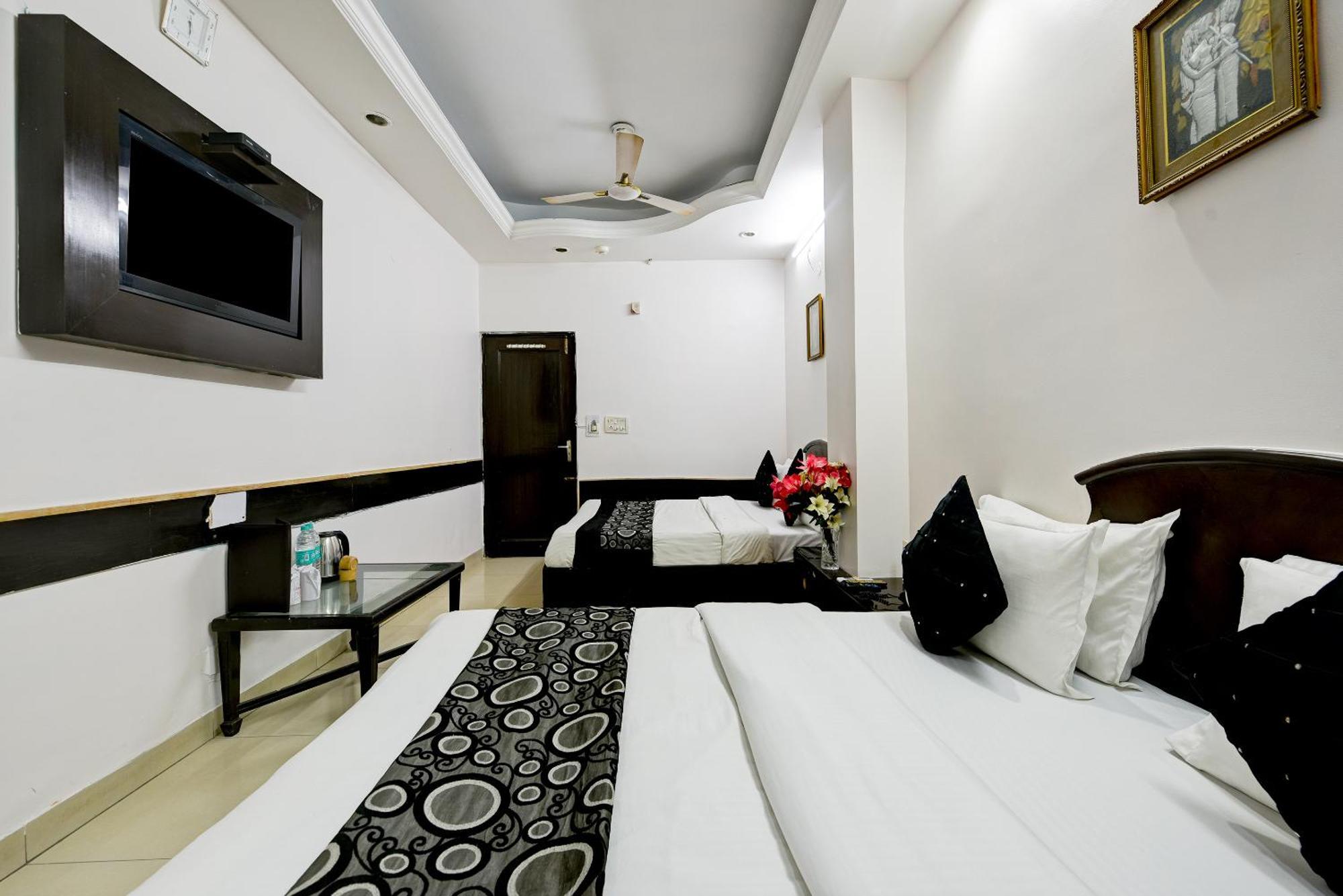 Hotel Shiva Intercontinental - New Delhi Railway Station - Paharganj Buitenkant foto