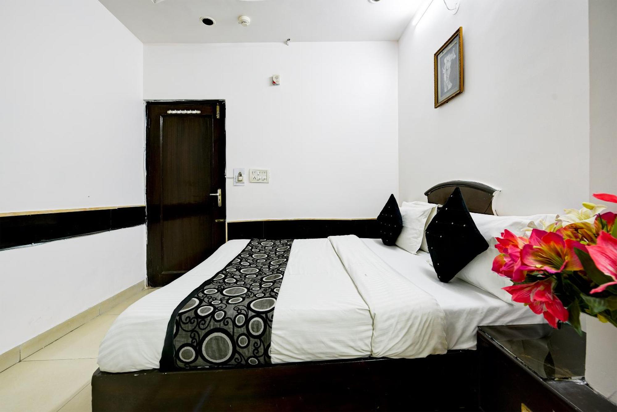 Hotel Shiva Intercontinental - New Delhi Railway Station - Paharganj Buitenkant foto
