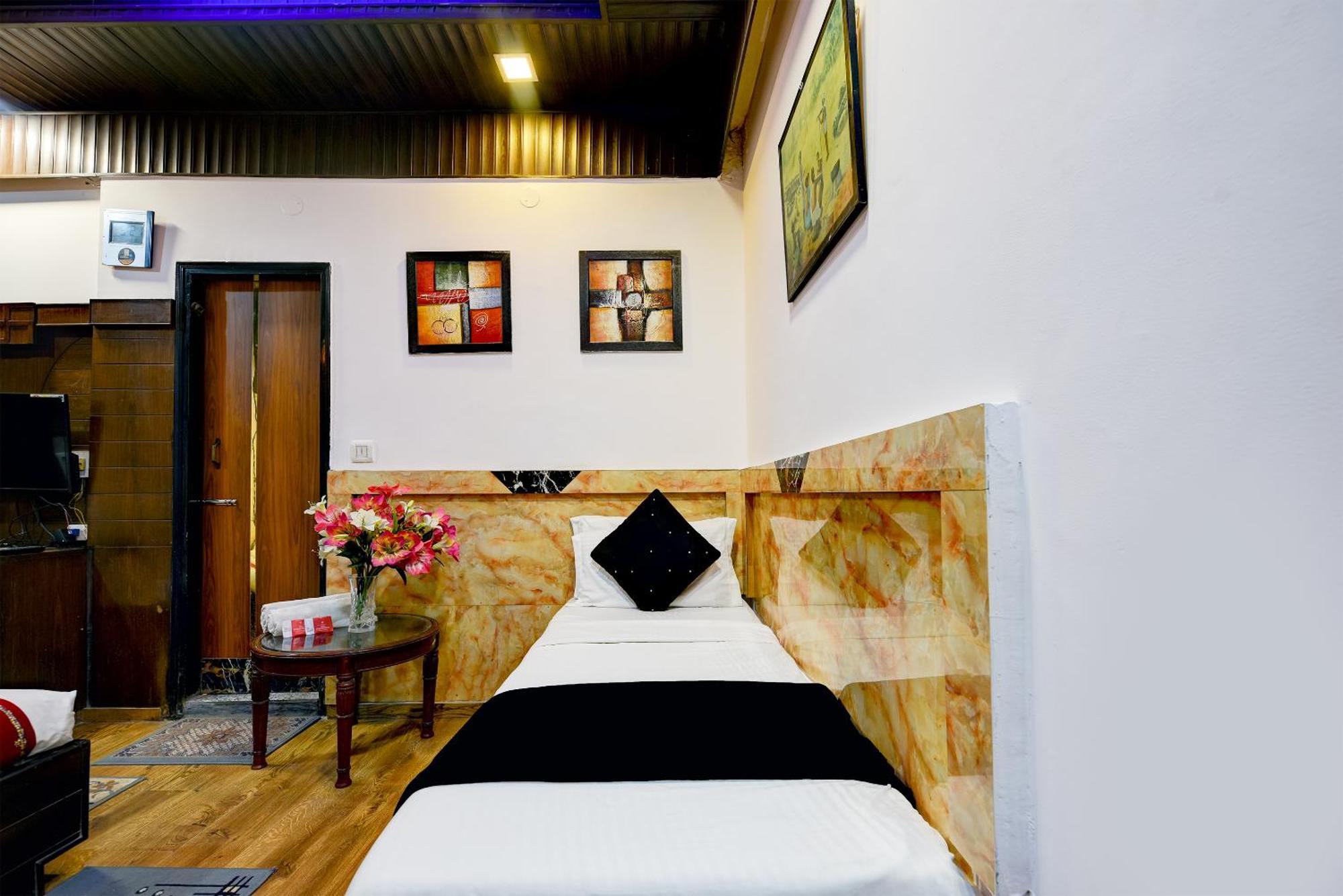 Hotel Shiva Intercontinental - New Delhi Railway Station - Paharganj Buitenkant foto